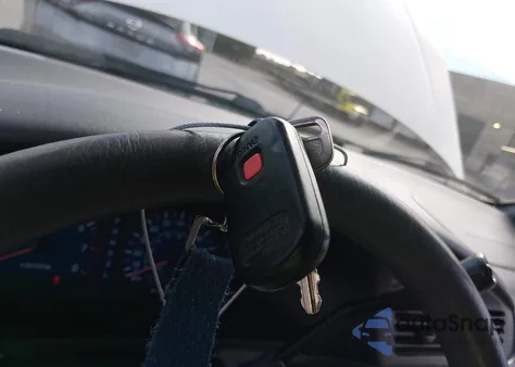 2001 Toyota Sienna Le from USA, damaged, VIN 4T3ZF13C71U365984